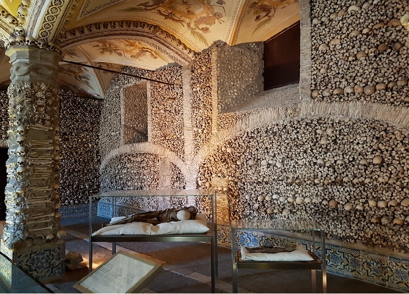 3. Capela dos Ossos2