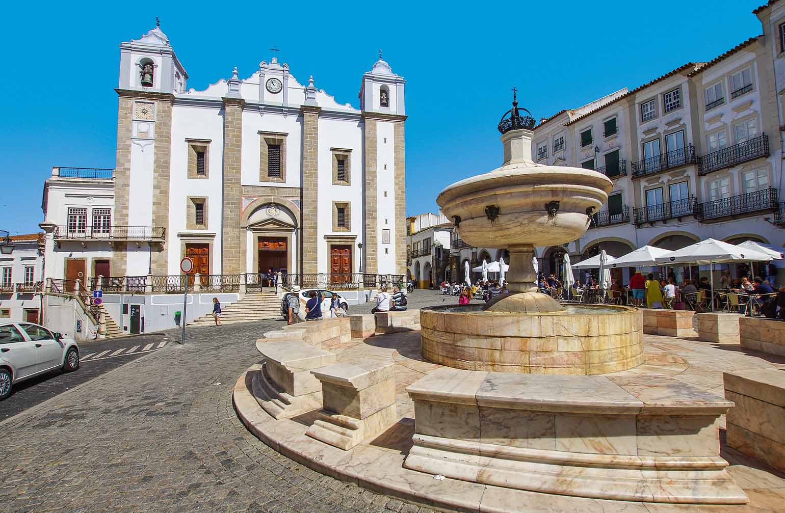 3. Praça do Giraldo